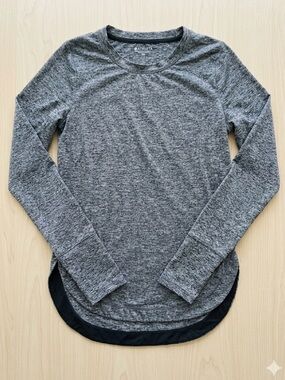 Athleta Heathered Gray Long-Sleeve Crew Tee
